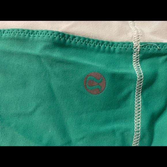 Lululemon tank top size 2 - Picture 3 of 3